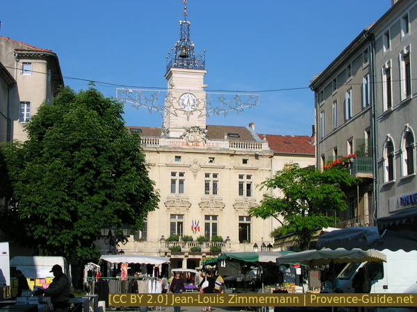 Photo Lizenz CC BY 2.0 pid:1535 Das Gemeindeamt und der Markt von Orange.