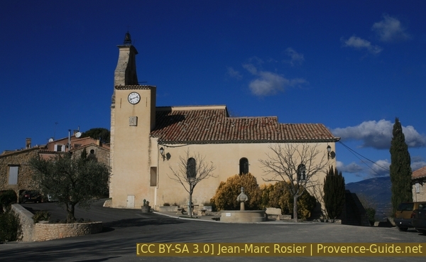 Photo licence CC BY-SA 3.0 pid:2160 Place de l'église de Blauvac