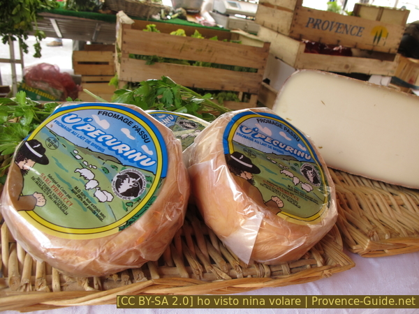 Photo licence CC BY-SA 2.0 pid:2239 Fromage corse U'Pecurinu sur le marché d'Aix
