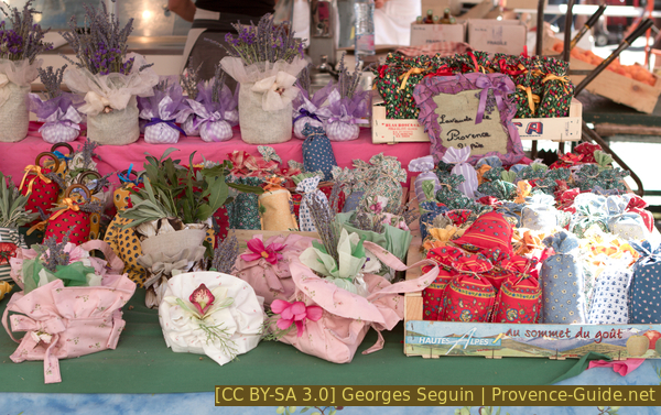 Photo Lizenz CC BY-SA 3.0 pid:1320 Lavendel aus der Provence auf einem Markt von Aix-en-Provence