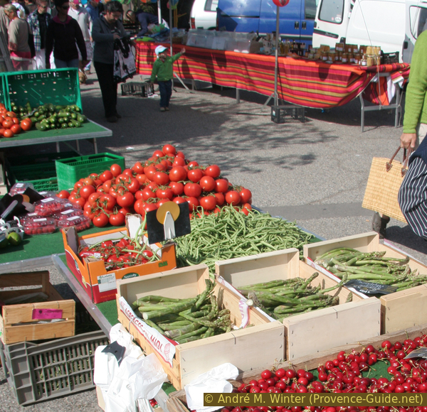 Photo licence © pid:526 Tomates, haricots et cerises sur le marché de la Couronne